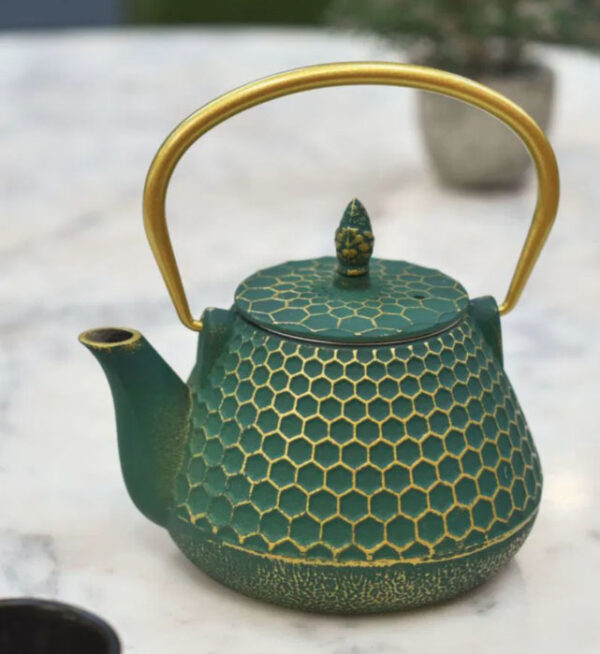 Cast Iron Japanese Teapot - Beehive 0.8L